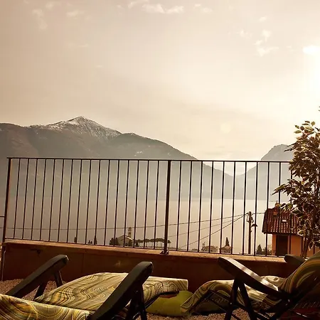 Residenza Romina Sleeps 8 With Pool- By Italian *