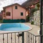 Residenza Romina Sleeps 8 With Pool- By Italian Apartments Apartment Rezzonico