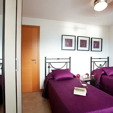 Residenza Romina Sleeps 8 With Pool- By Italian Apartamento Rezzonico