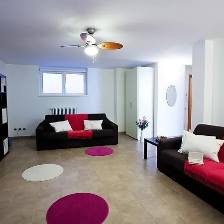 Residenza Romina Sleeps 8 With Pool- By Italian * Rezzonico