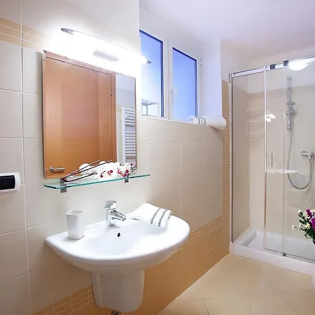 Residenza Romina Sleeps 8 With Pool- By Italian