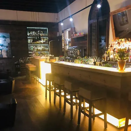 Residenza Romina Sleeps 8 With Pool- By Italian Rezzonico