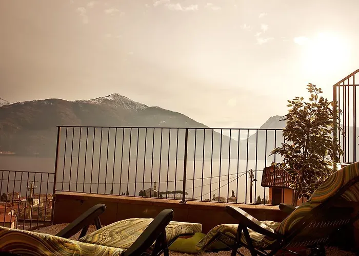 Residenza Romina Sleeps 8 With Pool- By Italian *