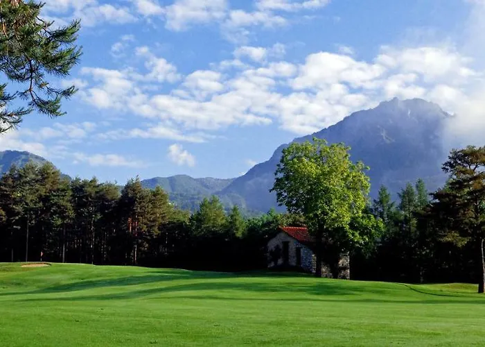 Residenza Romina Sleeps 8 With Pool- By Italian * Rezzonico