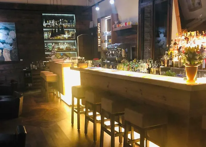 Residenza Romina Sleeps 8 With Pool- By Italian Rezzonico